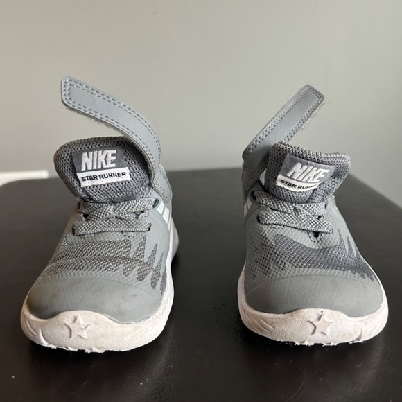 Nike Star Grey & White Toddle Sneakers - Picture 11 of 13